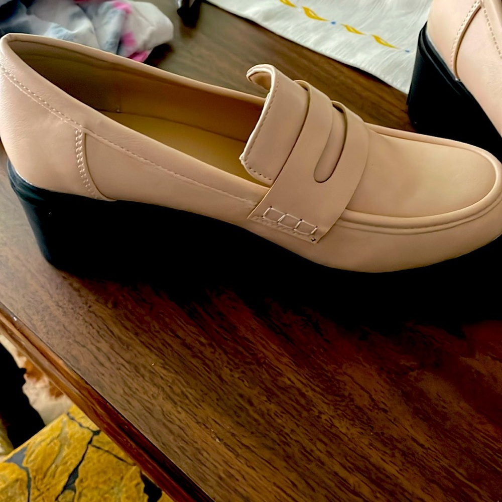 New in box! Womens 8 Beige platform loafers chunky heel slip on shoes.